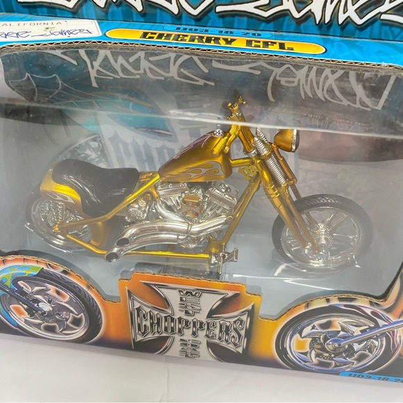 West Coast Choppers Jesse James Muscle Machines 1:18 Diecast Toy Motorcycle - Picture 8 of 8